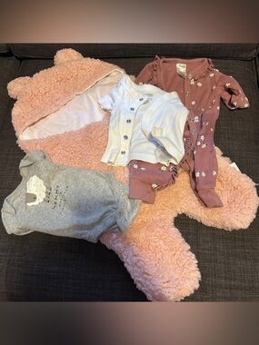 Baby Girls Floral Lamb Fleece NB & 0-3mos bundle Sleepers Pants Onesies Pajamas